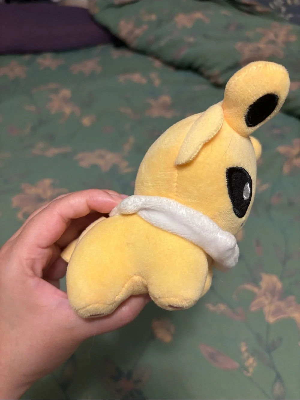 Pokemon Yellow Jolteon Plush with White Collar 2013
